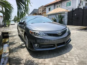 Toyota Camry SE 4dr Sedan (2.5L 4cyl 6A) 2013 Gray