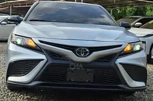 Toyota Camry SE 2022 Silver
