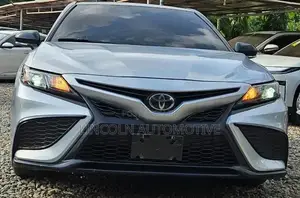 Toyota Camry SE 2022 Silver