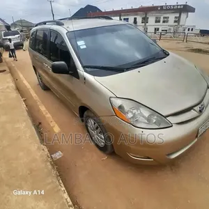 Toyota Sienna 2008 Gold