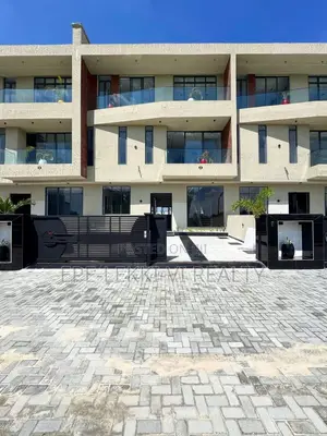 5bdrm Duplex in Lekki Phase 1 for sale