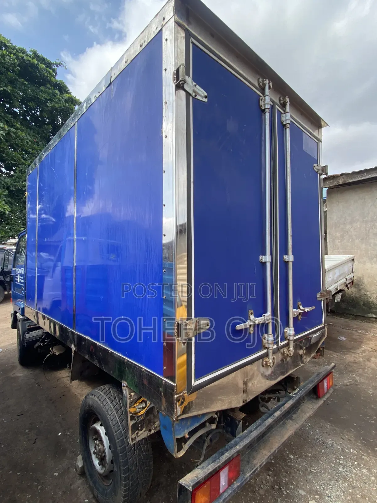 Nissan Caravan (Urvan) 1993 Blue