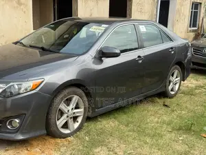 Toyota Camry SE 4dr Sedan (2.5L 4cyl 6A) 2013 Gray