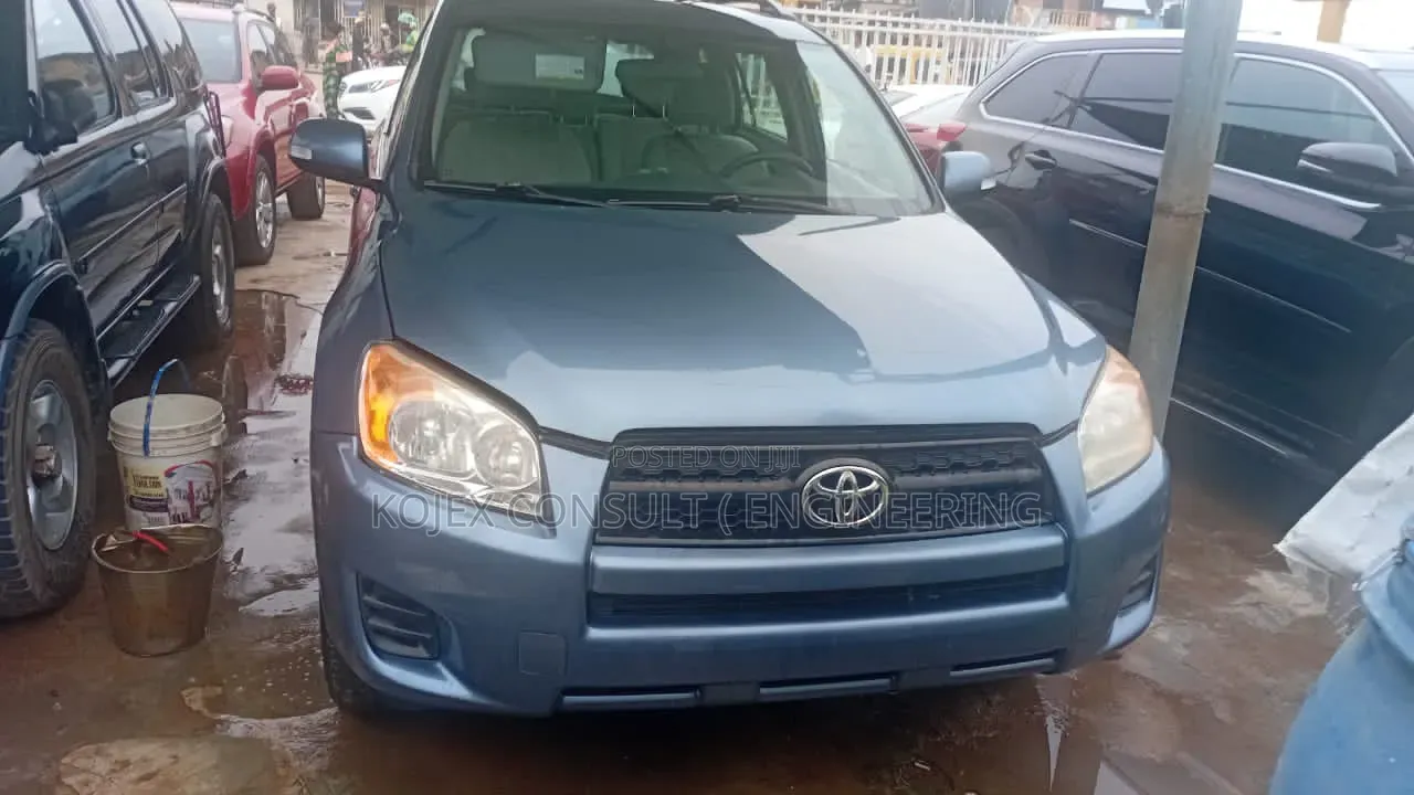 Toyota RAV4 Limited 2011 Gray
