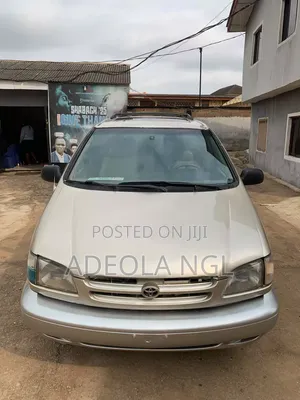 Toyota Sienna 1999 Gold