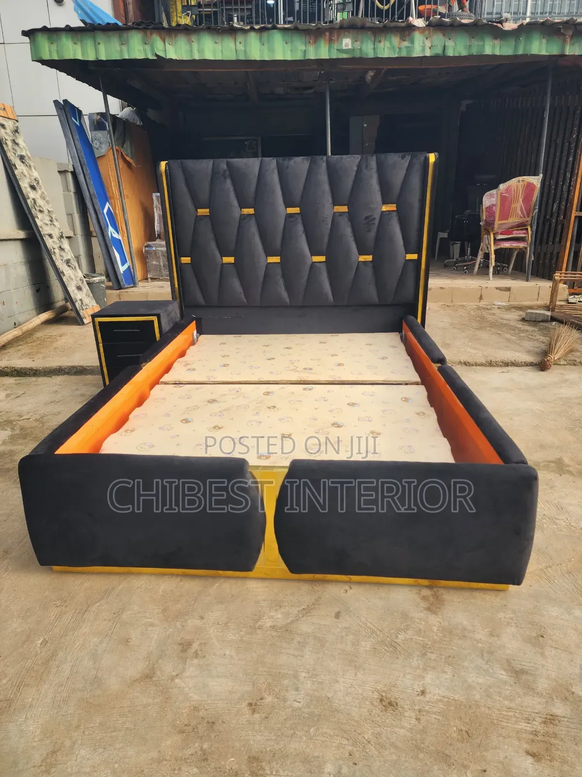 Black Coloured 4.5by6 Bed Set.