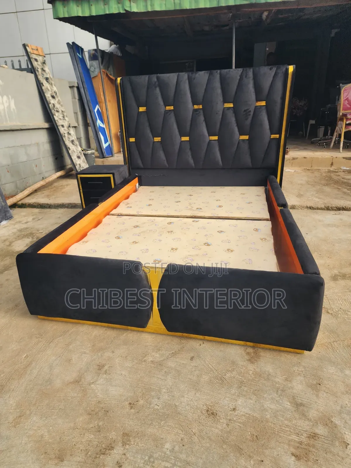 Black Coloured 4.5by6 Bed Set.