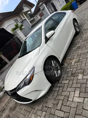 Toyota Camry SE 4dr Sedan (2.5L 4cyl 6A) 2016 White