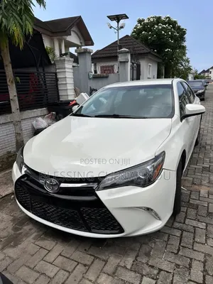 Toyota Camry SE 4dr Sedan (2.5L 4cyl 6A) 2016 White