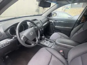 Kia Sorento LX 2012 Silver