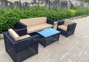 Outdoor 5 Seater Rattan Furniture With Table.