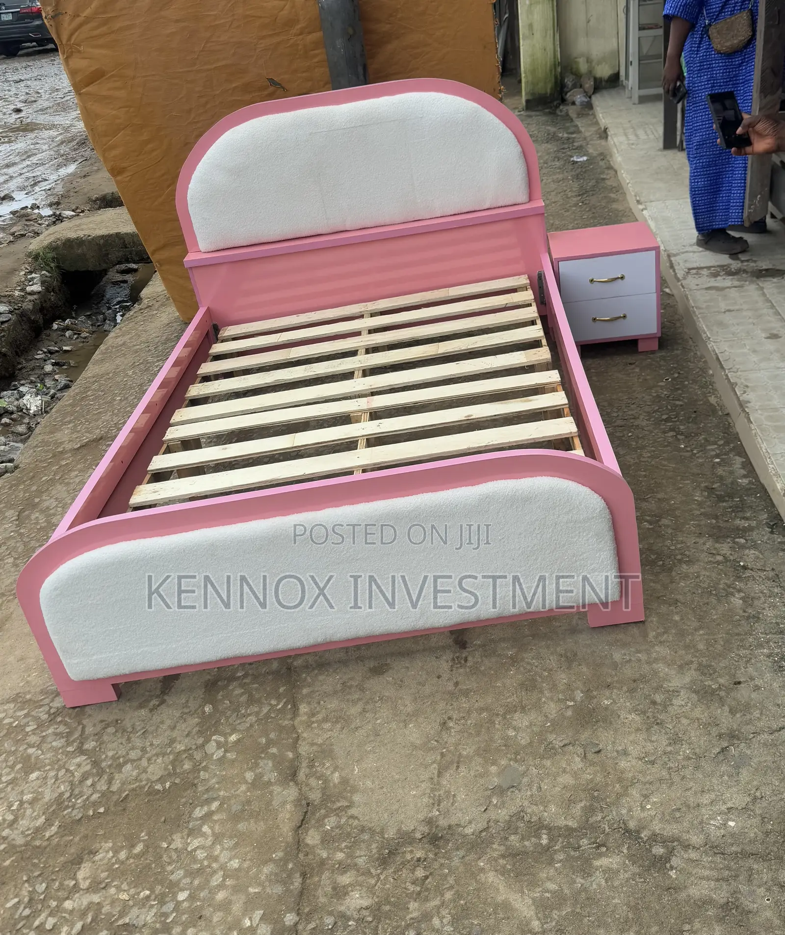 High Quality 4 and Half by 6 Bedframe 
