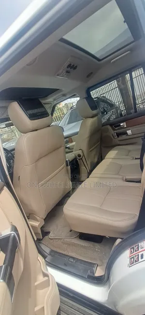 Land Rover Discovery 2016 White