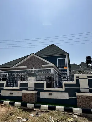 Furnished 4bdrm Penthouse in Leisure Court, Phase for sale