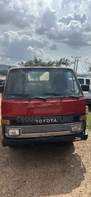 Toyota Dyna 150 Normal Hand 2002 Red