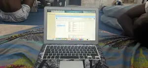 Laptop Apple MacBook Pro 2017 8GB Intel Core i5 HDD 256GB