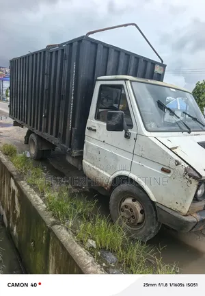 Fiat Iveco 6tyre Truck 2000
