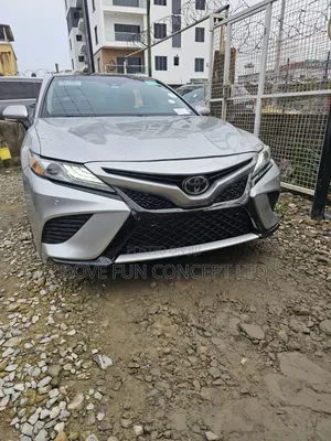 Toyota Camry 2018 Silver