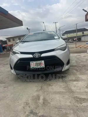 Toyota Corolla LE (1.8L 4cyl 2A) 2018 Silver