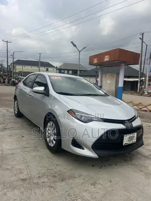 Toyota Corolla LE (1.8L 4cyl 2A) 2018 Silver