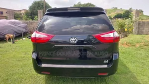 Toyota Sienna XLE Premium 7 Passenger (3.5L 6cyl 8A) 2017 Black