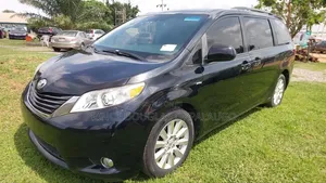Toyota Sienna XLE Premium 7 Passenger (3.5L 6cyl 8A) 2017 Black