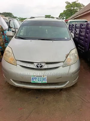 Toyota Sienna 2008 Silver