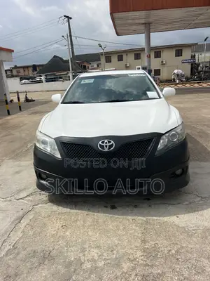 Toyota Camry LE V6 4dr Sedan (3.5L 6cyl 6A) 2011 White
