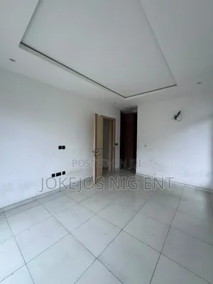 4bdrm Maisonette in Lekki Phase 1 for rent