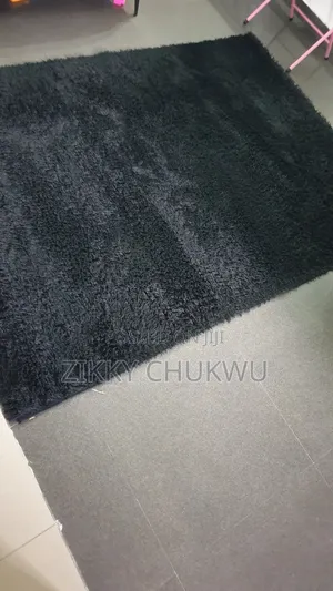 5ft by 7ft Plan Black Center Rug