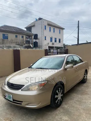 Toyota Camry 2004 Gold