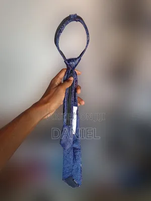 Quality Blue-Patterned Tie With Adjustable Zipper