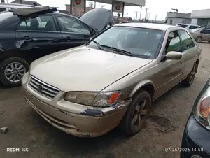 Toyota Camry 2000 Gold