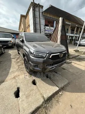 Toyota Hilux 2024 Gray