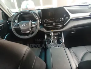Toyota Highlander 2024 Blue