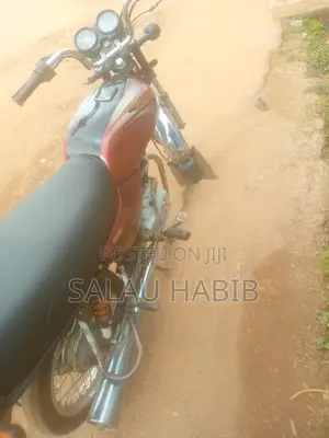 Bajaj Boxer 2025 Red