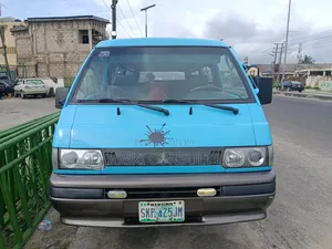 Mitsubishi L300 2005 Blue