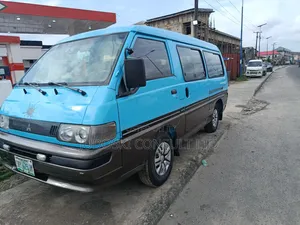 Mitsubishi L300 2005 Blue