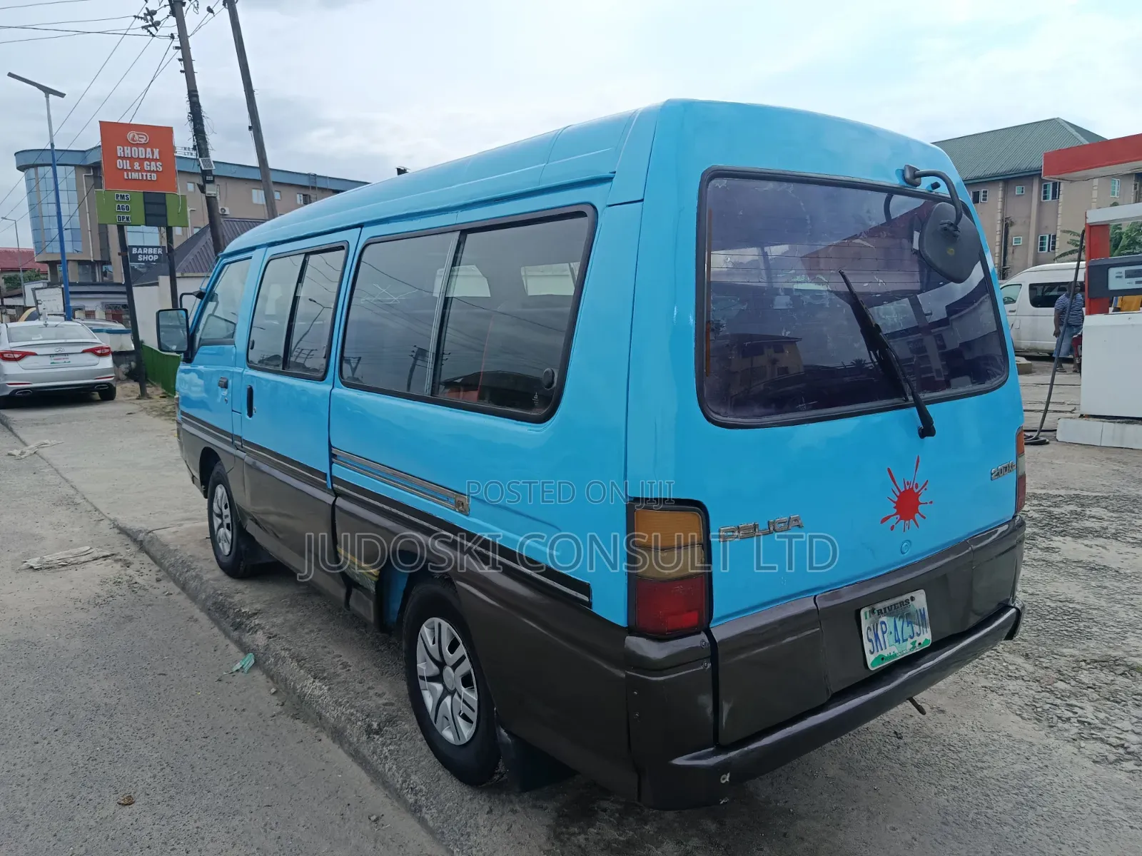Mitsubishi L300 2005 Blue
