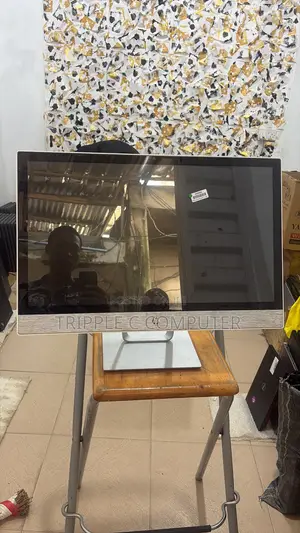 Desktop Computer HP Pavilion 24 8GB AMD Ryzen 5 HDD 1T