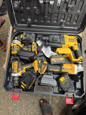 4 in 1 Combo Cordless Kit Dewalt
