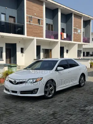 Toyota Camry SE 4dr Sedan (2.5L 4cyl 6A) 2012 White