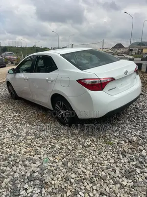 Toyota Corolla LE 4dr Sedan (1.8L 4cyl CVT) 2016 White