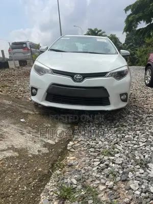Toyota Corolla LE 4dr Sedan (1.8L 4cyl CVT) 2016 White