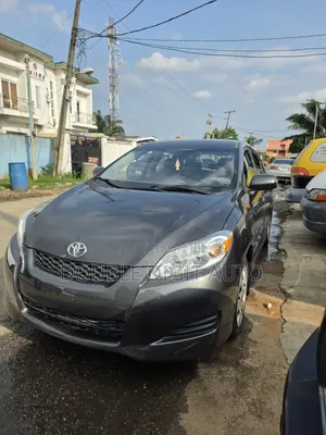 Toyota Matrix Hatchback FWD (1.8L 4cyl 5M) 2010 Gray