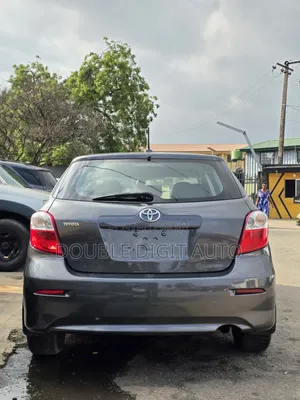 Toyota Matrix Hatchback FWD (1.8L 4cyl 5M) 2010 Gray