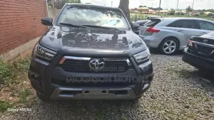 Toyota Hilux 2024 Black