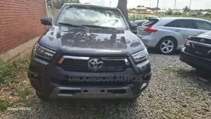 Toyota Hilux 2024 Black
