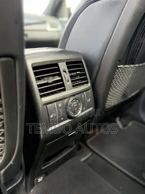 Mercedes-Benz M Class ML63 AMG 4dr SUV AWD (5.5L 8cyl Turbo 7A) 2014