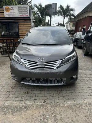 Toyota Sienna Limited Premium 7 Passenger (3.5L 6cyl 8A) 2017 Gray